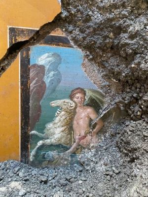 <div class="buttonTitle"><div class="roundedlIcon white mbianco mprest"></div></div>A New amazing Fresco discovered in Pompei