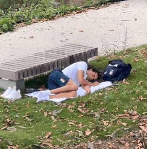 <div class="buttonTitle"><div class="roundedlIcon white mbianco mprest"></div></div>Italian Swimmer Ceccon “a sleep in the park”