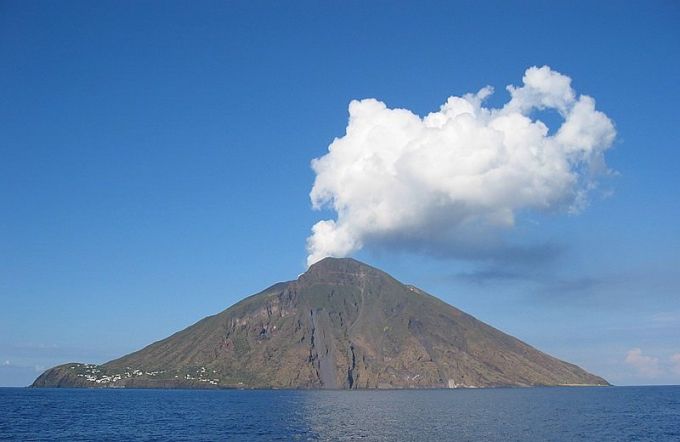 The Aeolian Islands: Volcanic Phenomena - La Gazzetta Italiana