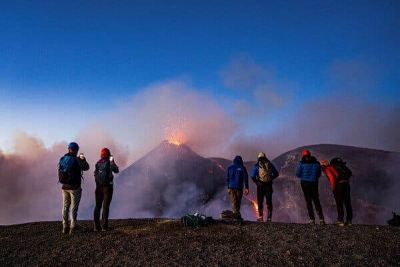 <div class="buttonTitle"><div class="roundedlIcon white mbianco mprest"></div></div>In Sicily Volcanos activity is under red alert