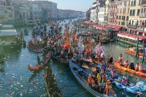 <div class="buttonTitle"><div class="roundedlIcon white mbianco mprest"></div></div>Carnivale in Italy: A Vibrant Celebration of Mardi Gras