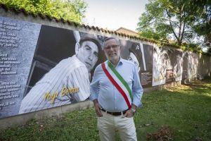 Mayor Giovanni Cucchetti at the dedication. Photo courtesy of Paolo Contini