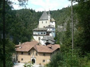 <div class="buttonTitle"><div class="roundedlIcon white mbianco mprest"></div></div>Santuario di San Romedio: A Spiritual Gem in Trentino