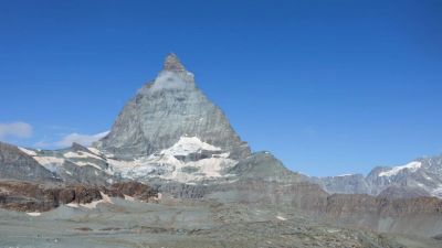 <div class="buttonTitle"><div class="roundedlIcon white mbianco mprest"></div></div>Melting glaciers redraw the Border through Italy and Switzerland